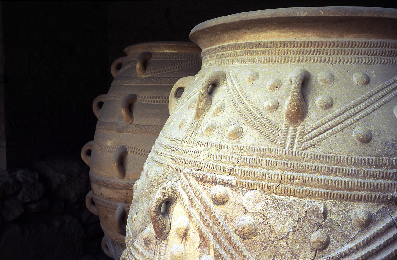 crete106 pythos.jpg - Nord, Cnossos les pythos, énormes jarres utilisées il y a 3000 ans par la civilisation minoenne Elite Chrome 100